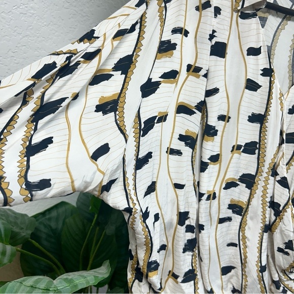 Reiss white dolman sleeves faux wrap blouse size 6 made of flowy viscose - Picture 9 of 11